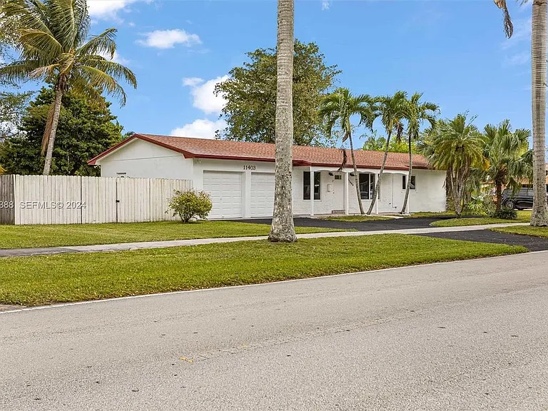 11403 SW 107th Ave — Photo 2