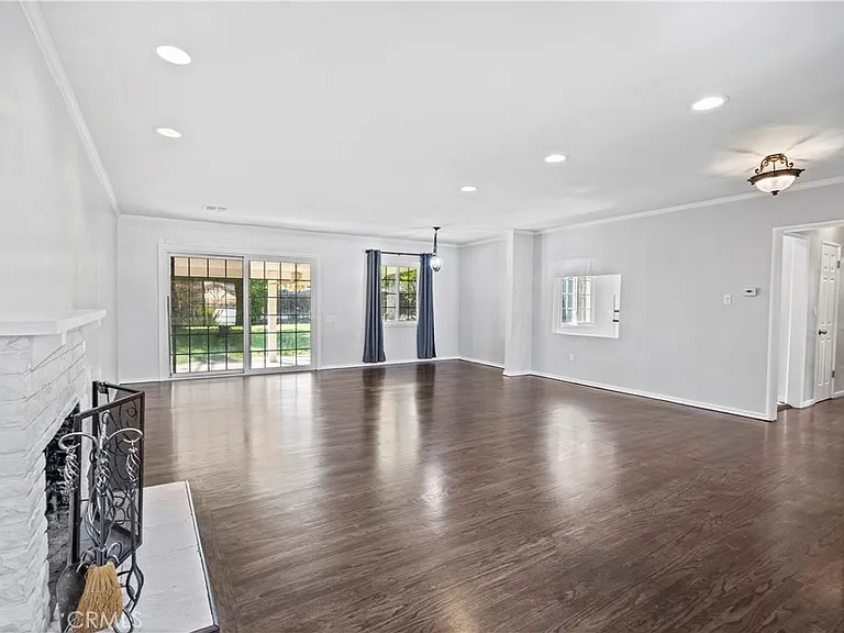 7721 Oakdale Ave — Photo 4