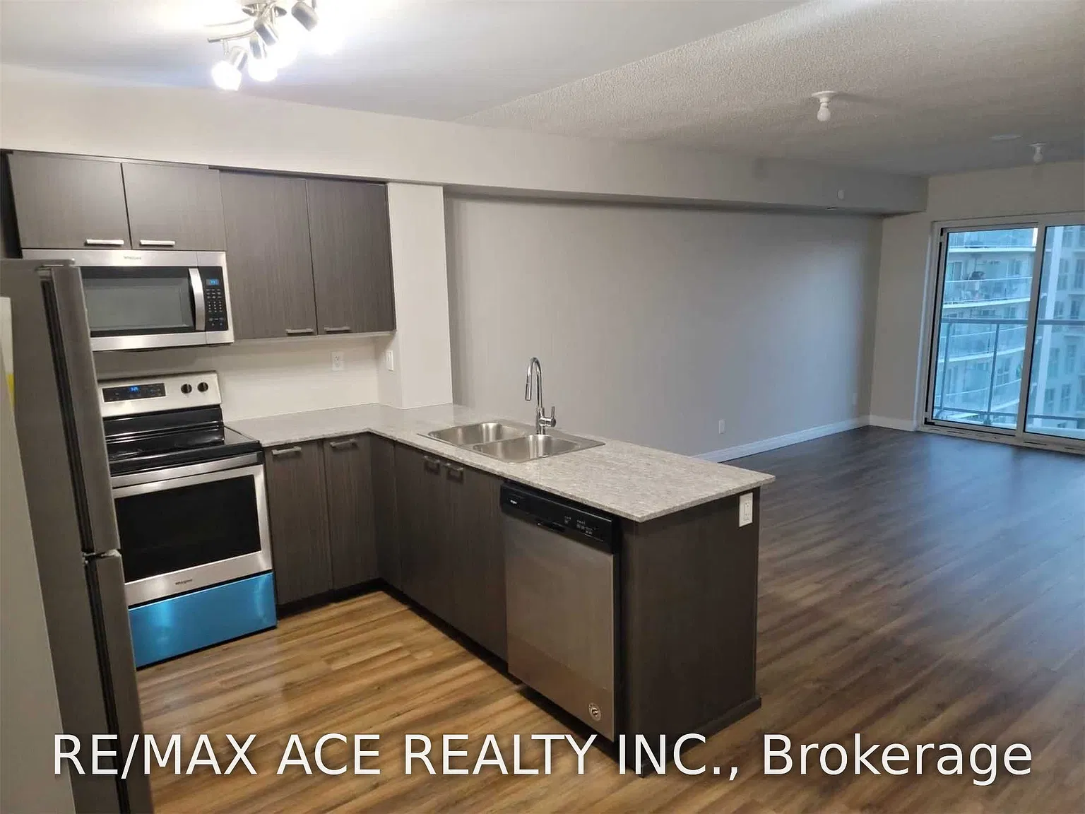 2152 Lawrence Ave E — Photo 4