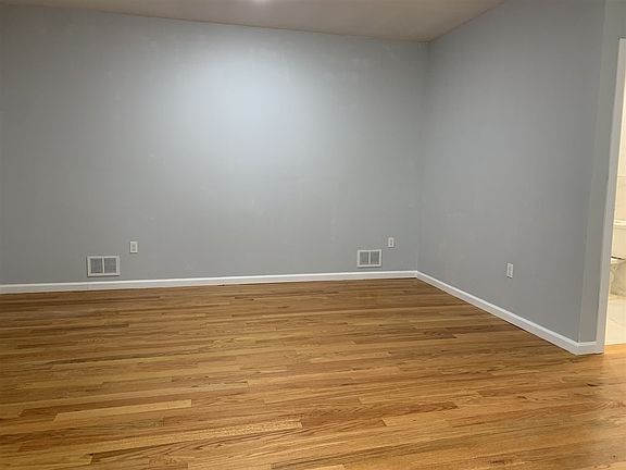 2nd image of 452 Mallory Ave Floor 1