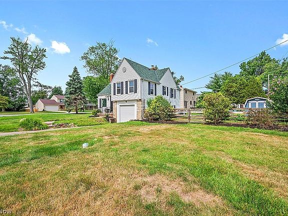 2nd image of 114 Lakeview Dr