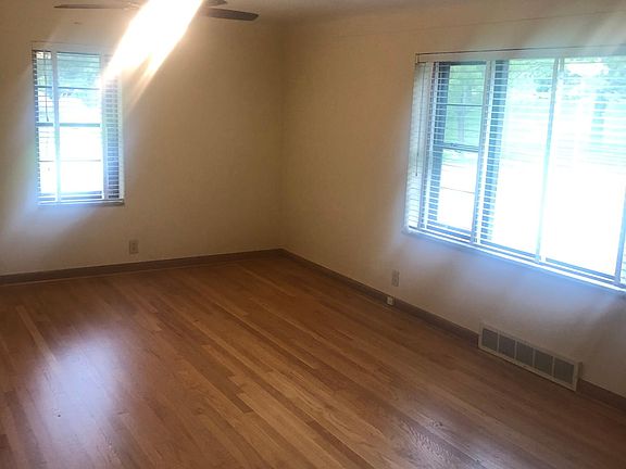 4th image of 1105 Holly Hills Ave