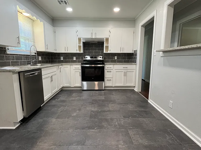 7433 E 31st St — Photo 11