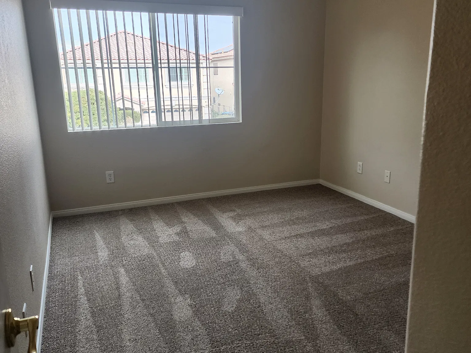 4 bed, 2.5 bath, 2730 sqft, $2,795 — Photo 2