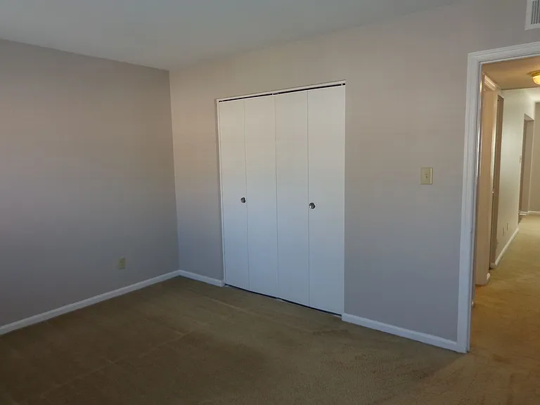Yorktown Village Apartments — Photo 14