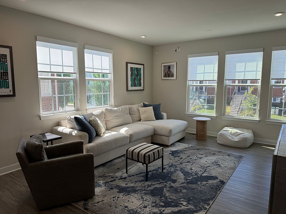 Living Room (level 1)