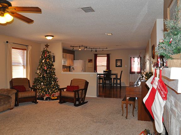 3rd image of 3912 Fox Run Dr