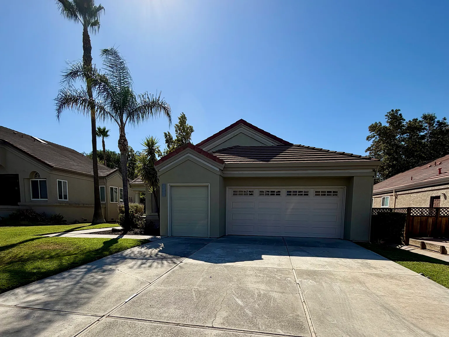 3 bed, 1931 sqft, $3,950 — Photo 1