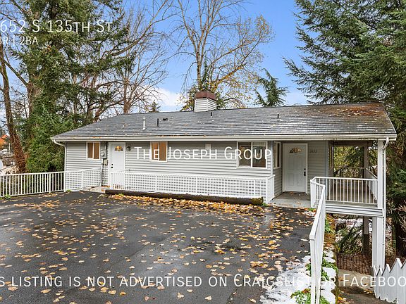 4th image of 2652 S 135th St