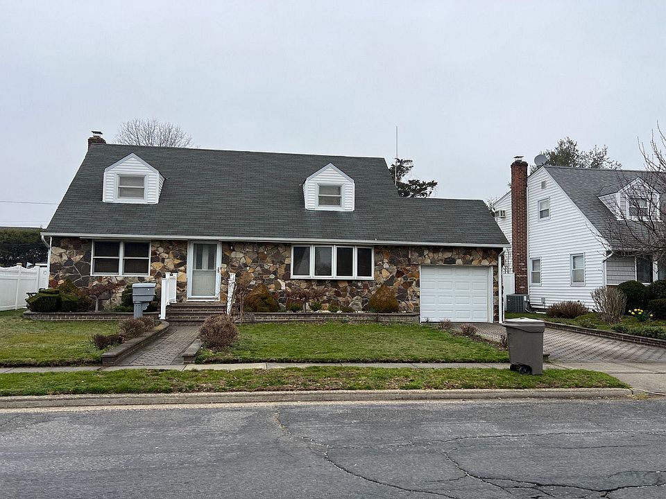 1st image of 8 Amby Ave