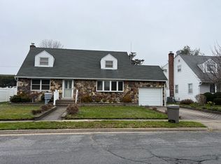 8 Amby Ave, Plainview, NY 11803