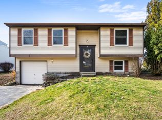 5 Meadowlark Dr, Penfield, NY 14526