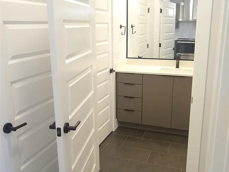 2220 Webberville Rd #403 — Photo 6