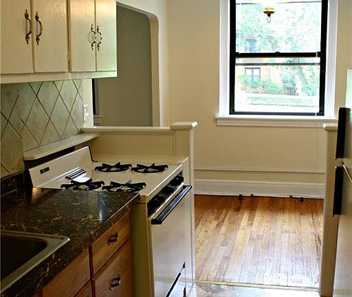 3rd image of 11 Greenridge Ave #C5