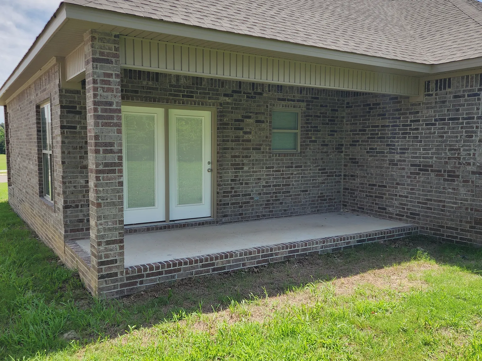 404 Everett Ln — Photo 4