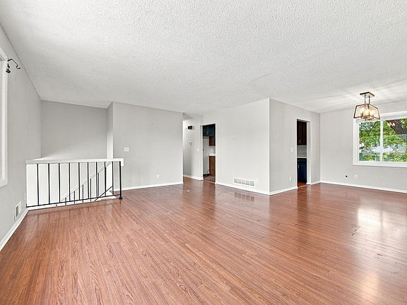 3rd image of 360 Brooks Ave W