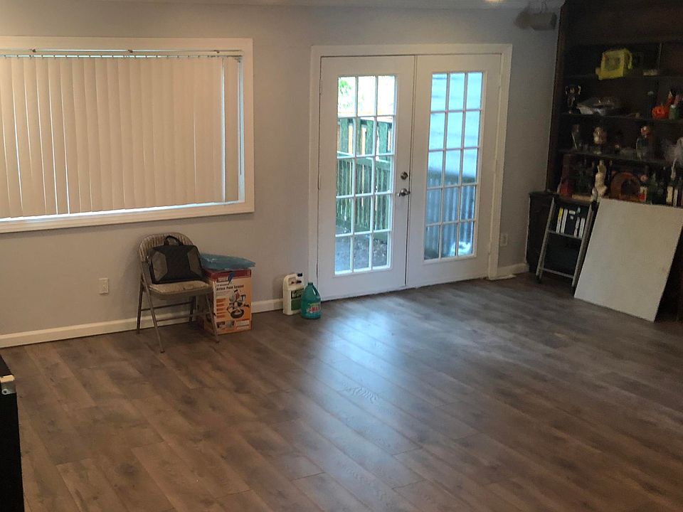 2nd image of 233 Dover Grn