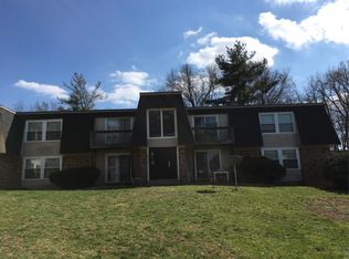 9814 Greenery Ln APT D, Saint Louis, MO 63132