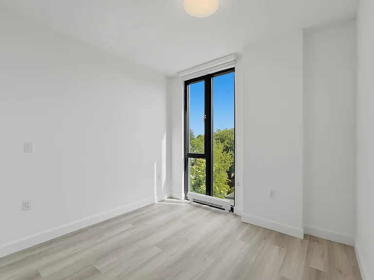 2511 Carolina St — Photo 114