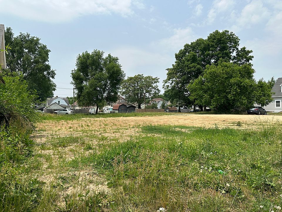 2nd image of 122 N Belmont Ave