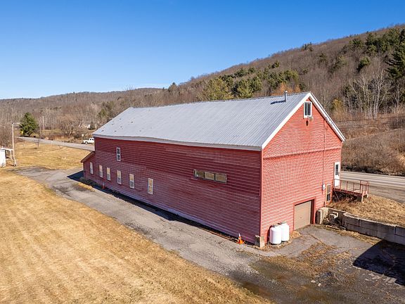 5th image of 821 State Line Rd