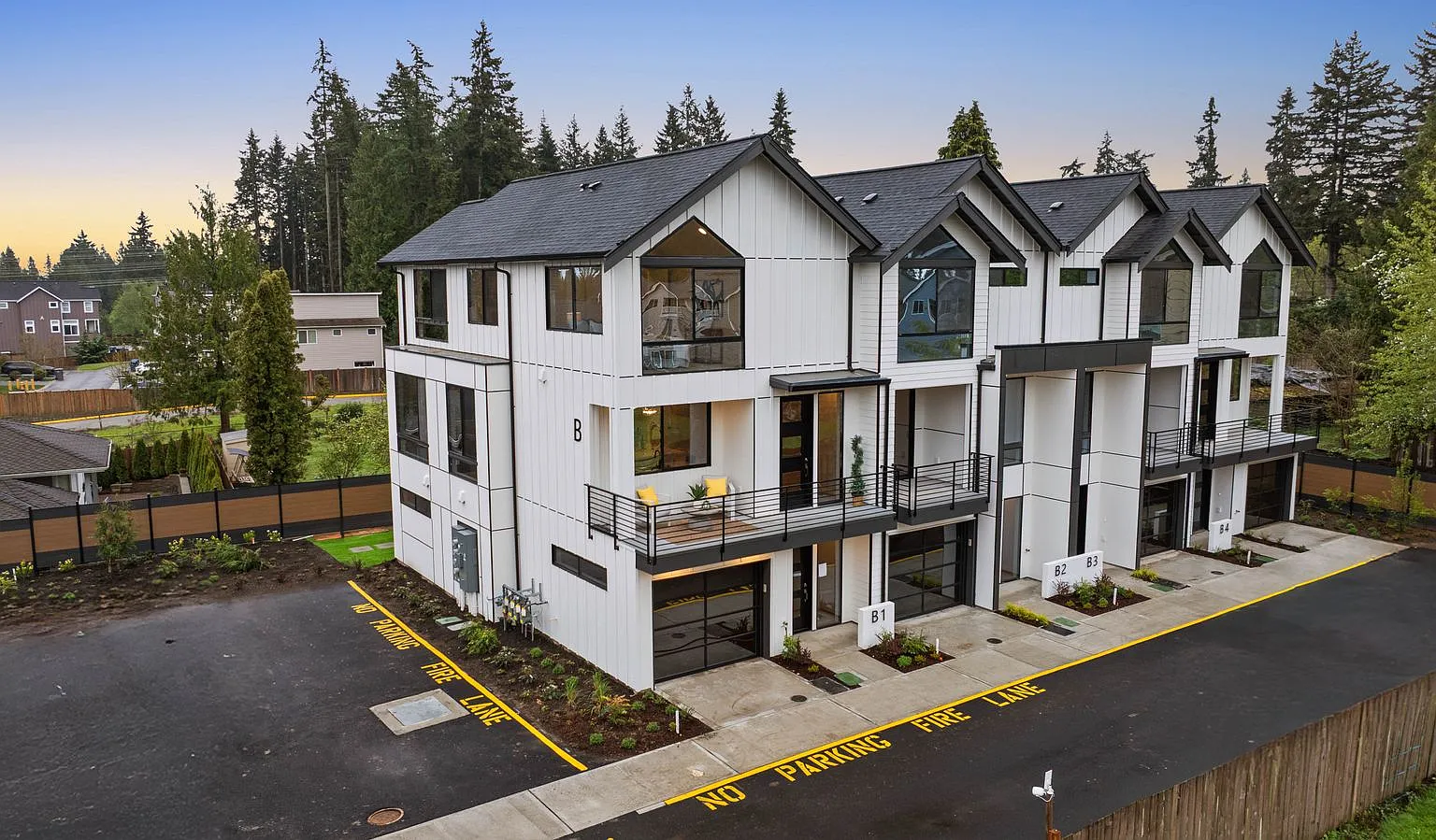 4 bed, 3.5 bath, 1919 sqft, $3,900 — Photo 1