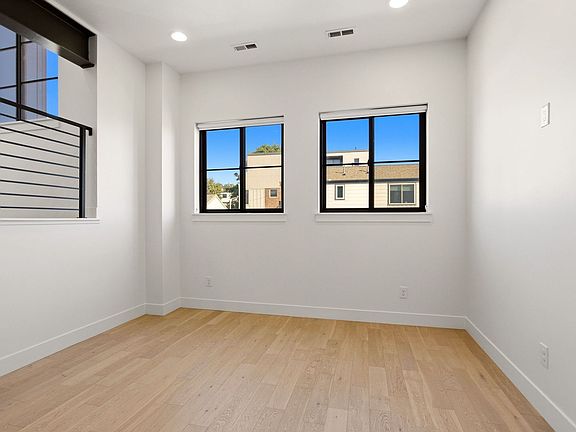 3rd image of 3295 N Navajo St