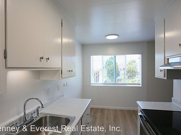 4th image of 315 Hanover Ave #203