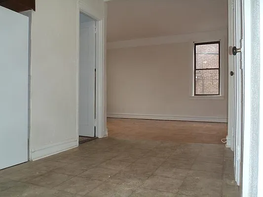 Rented by Metroline Realty | media 11