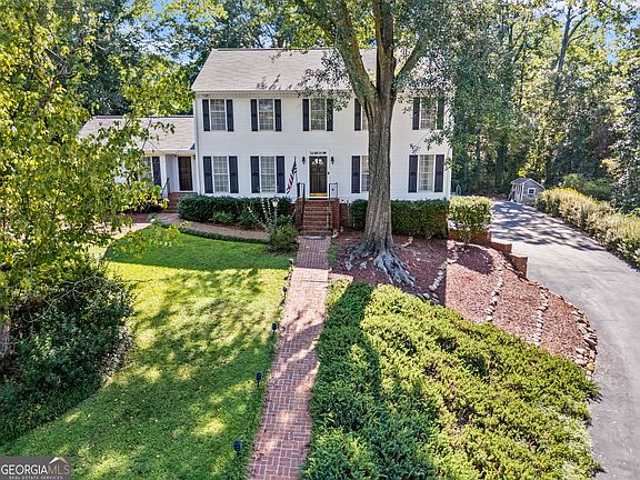 2nd image of 21 Fontaine Dr