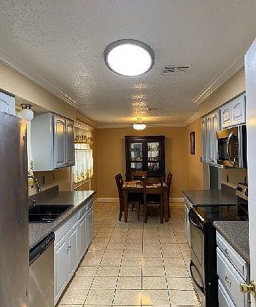 4th image of 7424 Runnymede Dr