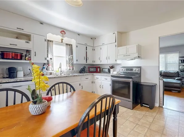 14 Briarwood Dr, Hampton, VA 23666