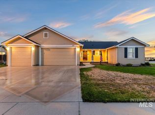 1225 SW Rolling Hills Ave, Mountain Home, ID 83647