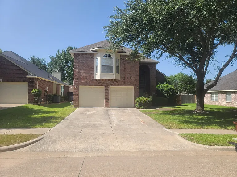 2217 Sky Harbor Dr — Photo 1