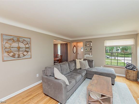 3rd image of 4066 W 215th St