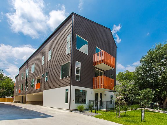 3rd image of 4001 Roseland Ave #3A
