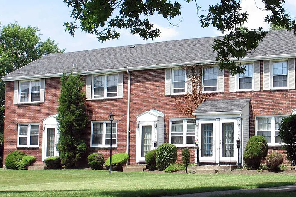 Sheridan Manor — Photo 1