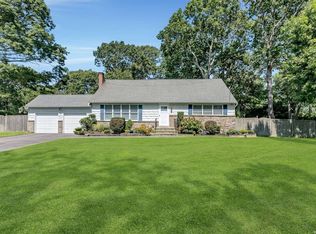 45 New St, Great River, NY 11739