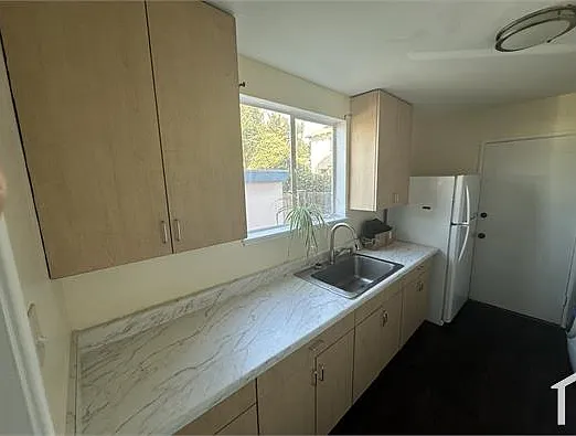 2623 Seminary Ave — Photo 5