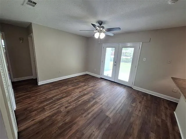 3 bed, 2.0 bath, 1300 sqft, $1,700 — Photo 3