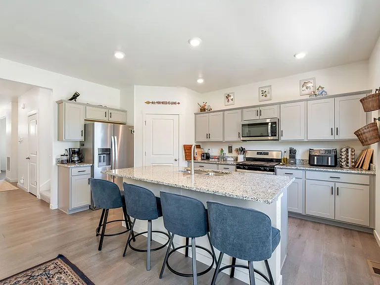2757 Wren Dr — Photo 6