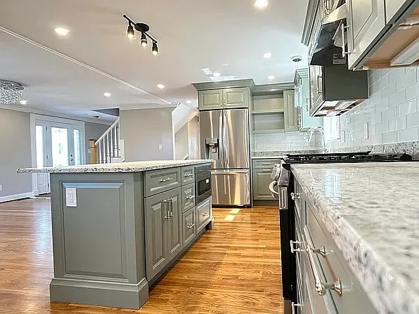 15 Moody St — Photo 1