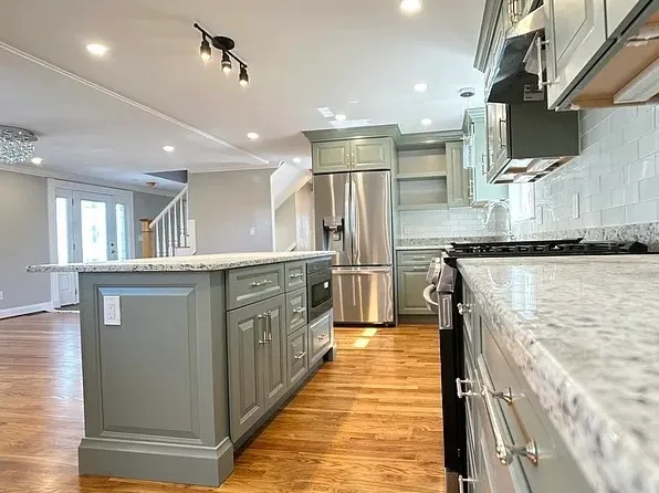 15 Moody St, Newton, MA 02467