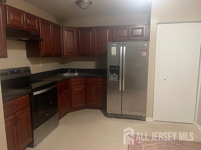 2nd image of 276 Hampshire Ct #267