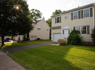 18 Saxton Dr, Hackettstown, NJ 07840