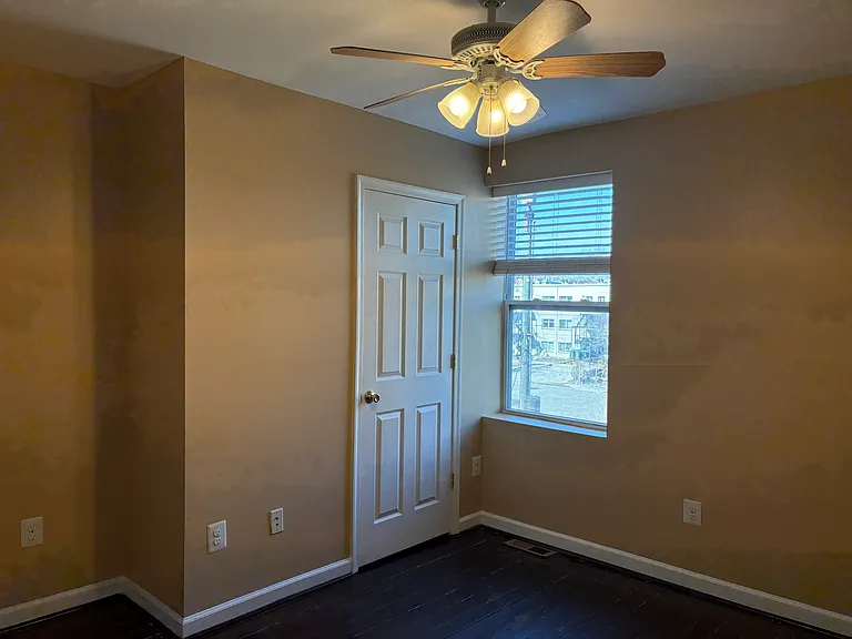 1012 W Pratt St — Photo 13