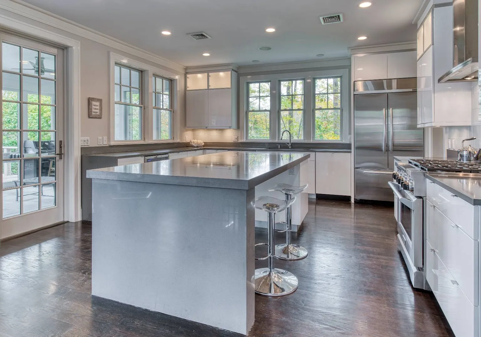 4 Bedroom with Water Views in Noyac — Photo 4