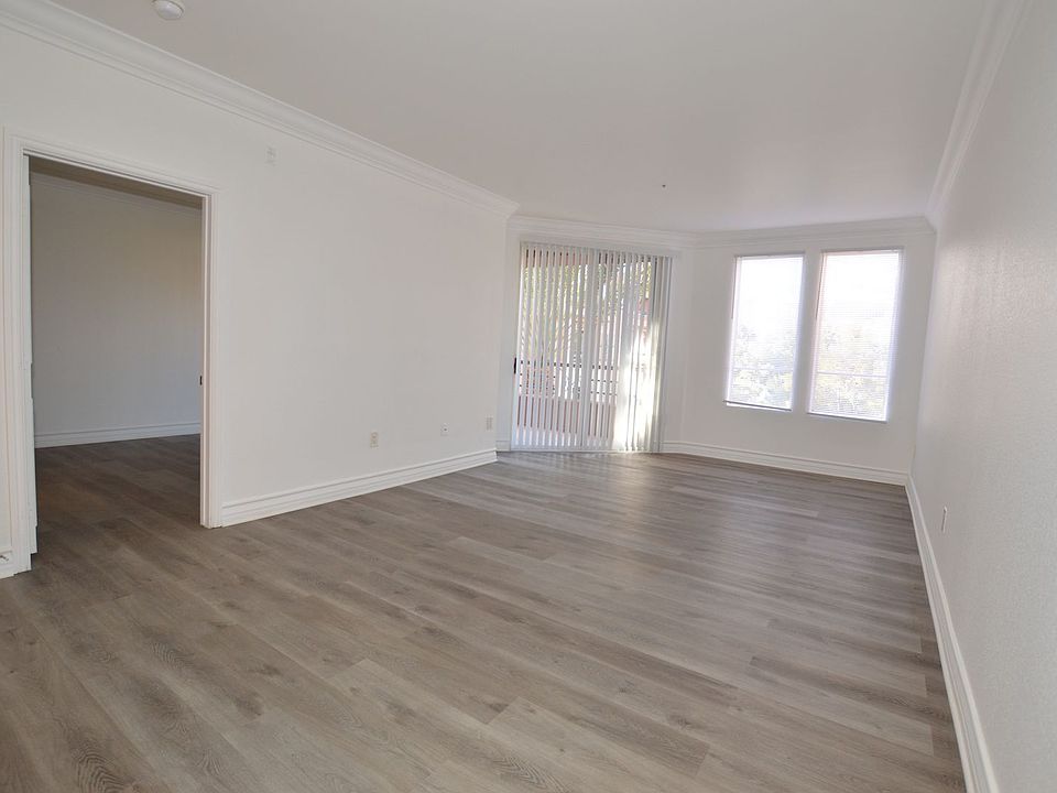 1st image of 220 E Flamingo Rd Unit 303