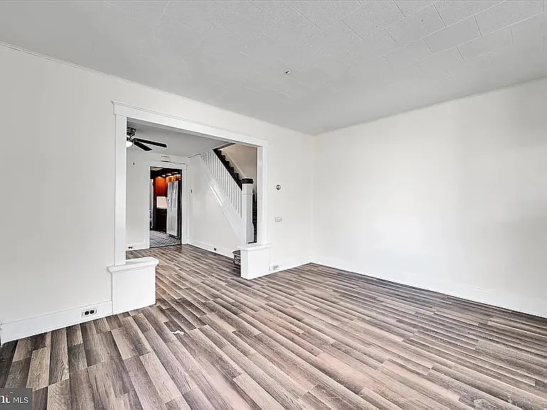 305 S 4th St — Photo 3