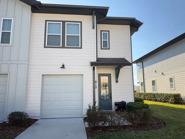 815 Longboat Dr — Photo 1